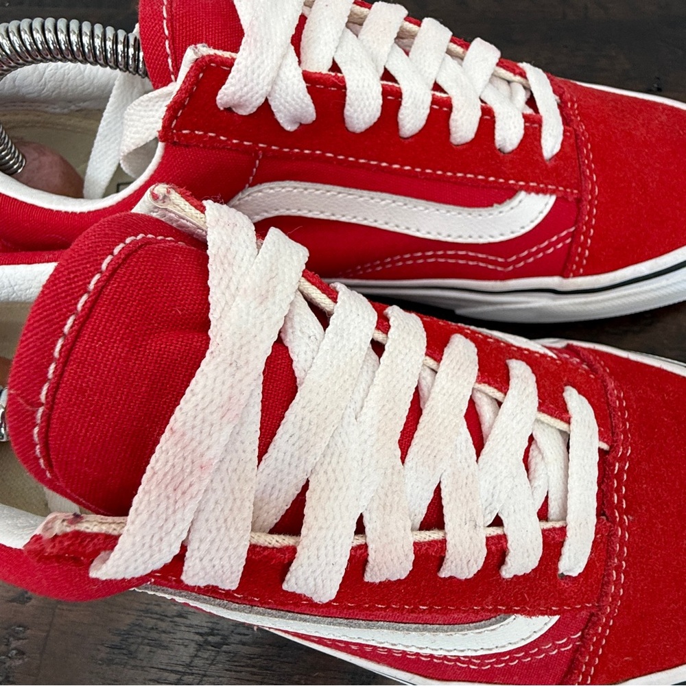 Vans Old Skool Low Top Sneaker in Racing Red Women's 7.5 / Men's 6 Suede Canvas - Picture 9 of 10